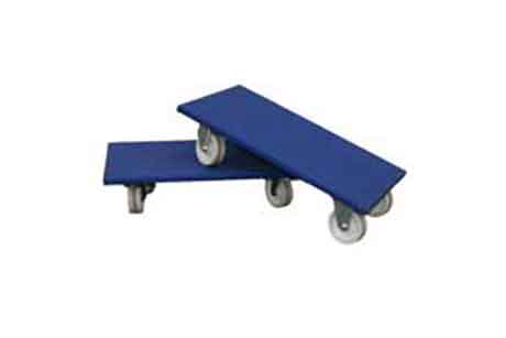Twee blauwe transportplanken met zwenkwielen